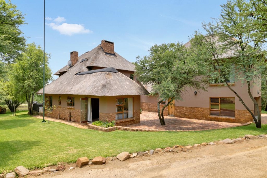 5 Bedroom Property for Sale in Boschenvaal River Front Lodges Free State